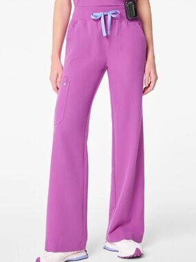 Figs Isabel PETITE wide leg pant in ultraberry